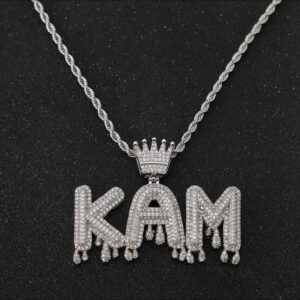 Collier Kingdom ICE KAM argenté avec lettres pavées, couronne et chaîne torsadée