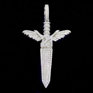 Pendentif Holy Sword ICE argenté en épée ailée pavée sur fond noir
