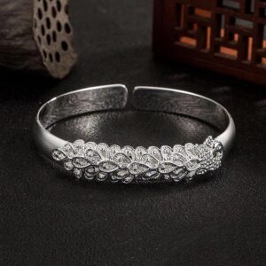 Bracelet BEAUTIFUL FLOWERS argenté ouvert à motif paon sur fond sombre