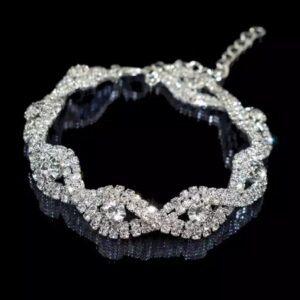 Bracelet DIAMOND EYES argenté en cercle sur fond noir, motifs œil et pierres centrales