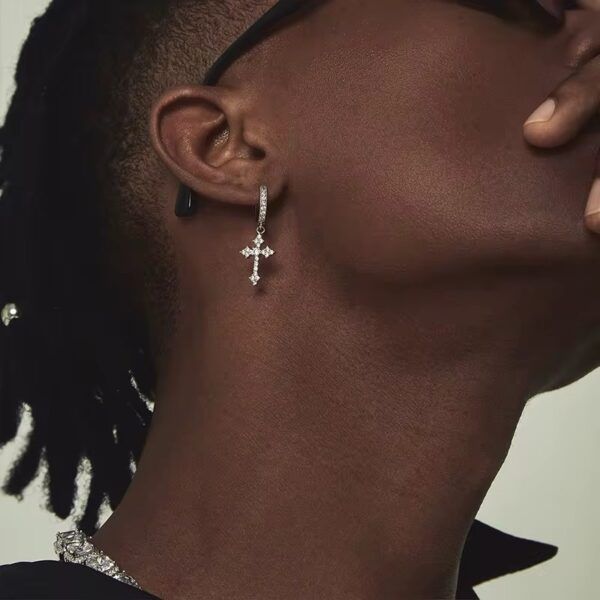 Boucles d’oreilles Croix de Jésus ICE – Style Hip Hop Bling – Image 5
