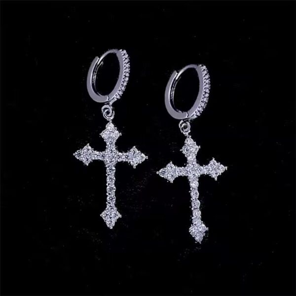 Boucles d’oreilles Croix de Jésus ICE – Style Hip Hop Bling – Image 3