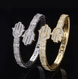 bijoux hip hop, bijoux rap, iced out, bling bling, collier rap, chaine hip hop, pendentif rap, bague hip hop, bracelet hip hop, grillz dents, montre bling, style urbain, streetwear luxe, bijou personnalise, bijou sur mesure, collier personnalise, pendentif personnalise, prenom personnalise, plaque personnalisee, medaille personnalisee, chaine sur mesure, pendentif prenom, bijou grave, gravure personnalisee, logo personnalise, piece unique, acheter bijou hip hop, bijou hip hop homme, bijou hip hop femme, cadeau personnalise, bijou luxe urbain, bijou rap france, bijou personnalise france, bijou de rappeur, bijou de rappeur americain, bijou en diamant, bijoux en or, bijoux en argent, bijoux en moissanite, bijou en or 18k, bijou en or 14k, bijou en argent 925, collier en diamant, chaine en or, pendentif en moissanite, bague en diamant, bracelet en or, bijoux luxe diamant